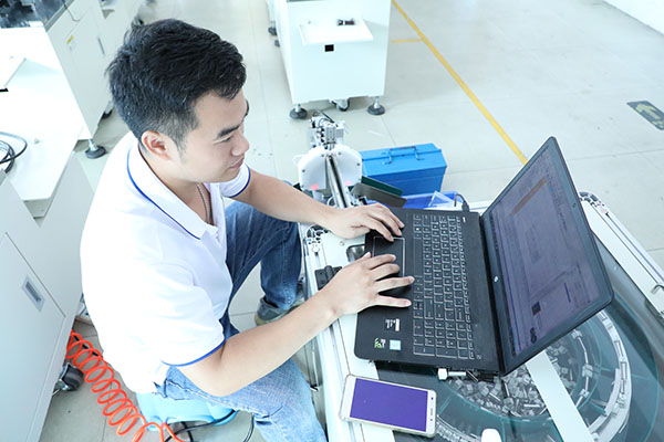 全自動智能點膠機(jī)裝配