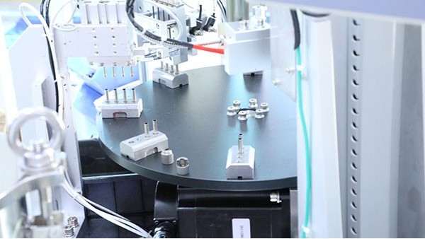 全自動(dòng)高速噴射點(diǎn)膠機(jī)