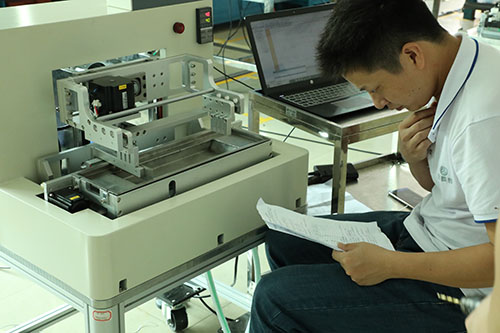 東莞自動(dòng)點(diǎn)膠機(jī)廠家