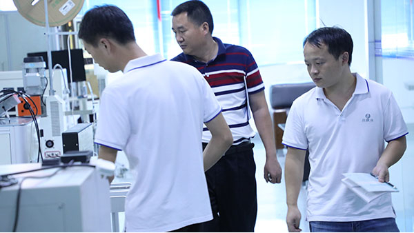 求購(gòu)全自動(dòng)點(diǎn)膠機(jī)