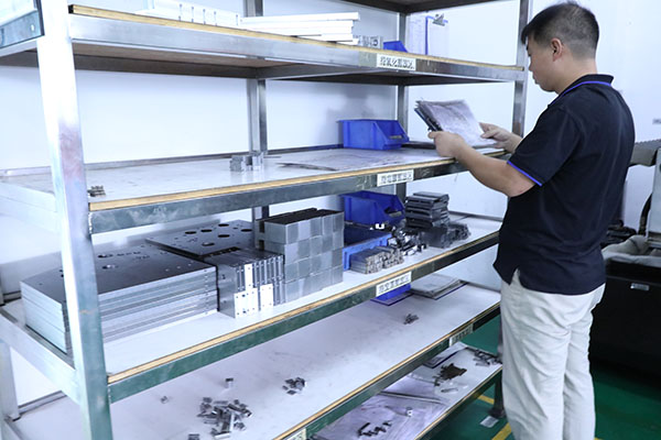 全自動點膠機多少錢一臺