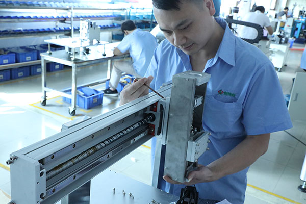 深圳半自動點膠機裝配