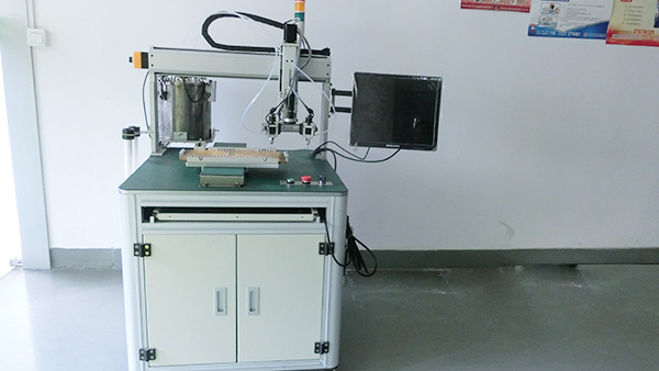 創(chuàng)精銳告訴你如何正確更換灌膠機膠管