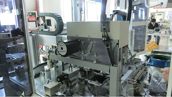 uv膠自動(dòng)點(diǎn)膠機(jī)