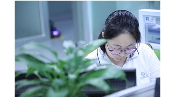 pvc自動(dòng)點(diǎn)膠機(jī)