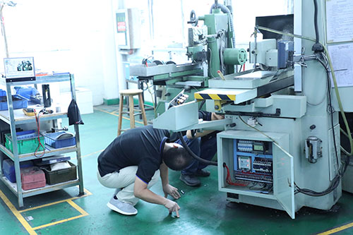 知名點(diǎn)膠機(jī)生產(chǎn)廠家圖片